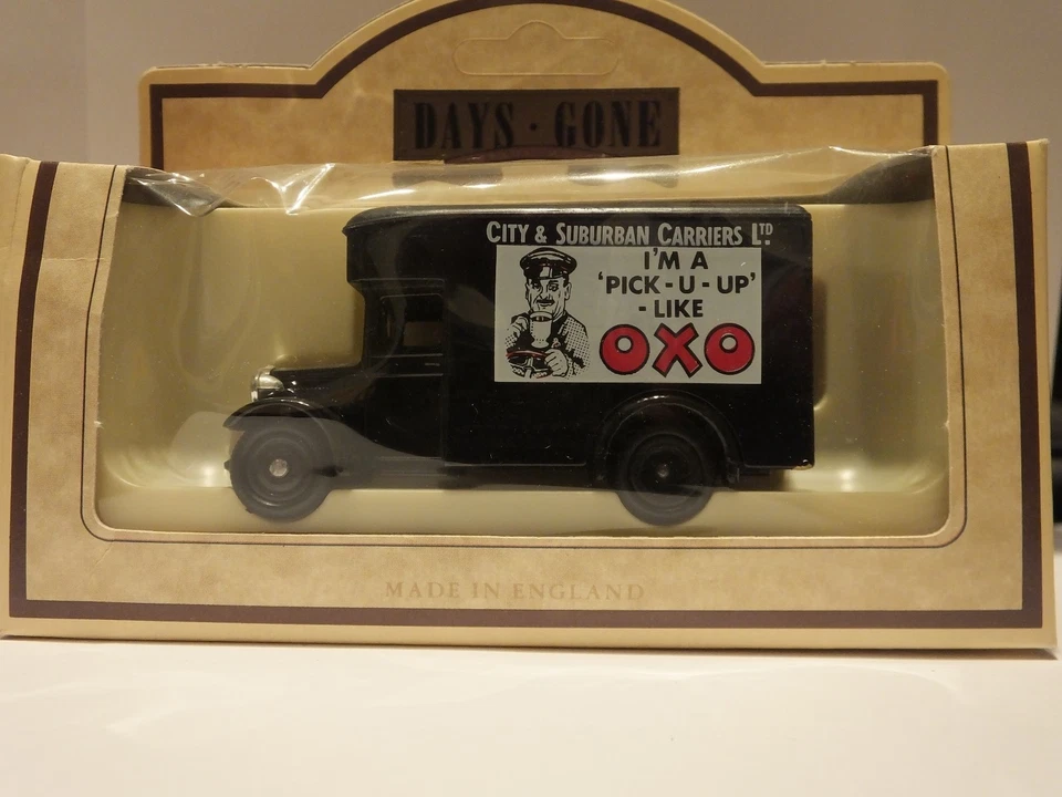 LLEDO DG16 023A 1934 DENNIS PARCELS VAN - CITY & SUBURBAN CARRIERS LTD - OXO #15 - Image 1 of 1