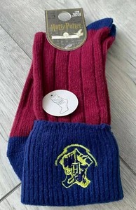 CALCETINES HOLGADOS HARRY POTTER/CALCETINES ACOGEDORES... TOTALMENTE NUEVOS... CRESTA DE HOGWARTS... BORGOÑA - Imagen 1 de 4