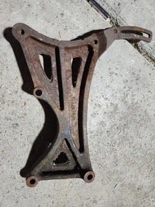 1962 1961 62 61 1963 64 65 CADILLAC 390 AC COMPRESSOR MOUNT BRACKET 1477770 V8 - Picture 1 of 6