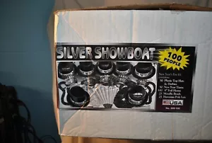 PLATA SHOWBOAT 100 PERSONAS SOMBREROS DE COPA, TIARAS, CUERNOS, CUENTAS Y LEIS, #809-100 N.I.B - Imagen 1 de 3