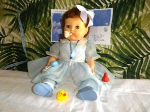 Vin 16" AmCh TinyTears Puppe, Vinyl, Saran Haar, Kleid, Rassel, Flasche, Pfeife usw. #223 - Bild 1 von 11