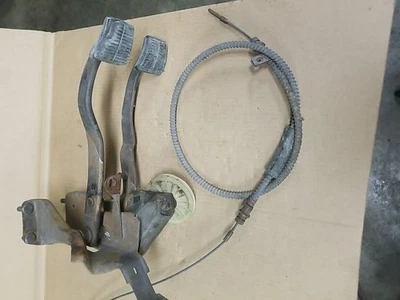 Conjunto de embrague y pedal de freno Starfire Vega Monza Pontiac Astre 1971-1980 LEER Foto 1 de 4