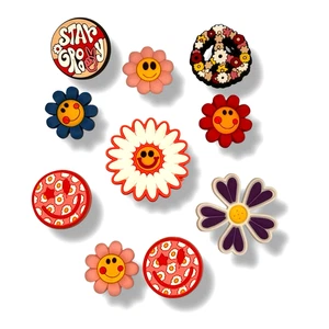 10 Stck. Hippie Flower Power Gänseblümchen Peace Zeichen Smiley Gesicht Schuh Charm Set G - Bild 1 von 4
