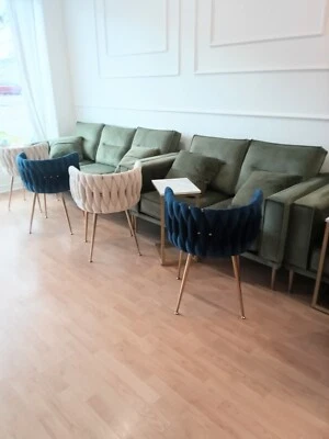 Hermosos loveseats verde oliva con precio reducido en un 50 % en venta Foto 1 de 3