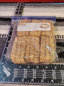 6 Hay Bales 3"x 1.5"x 1" - Picture 1 of 4