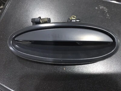 Conjunto de manija - Trasera S/D O/S - GM (25698992) 2000-2005 BUICK/PONTIAC/OLDSMOBILE Foto 1 de 4