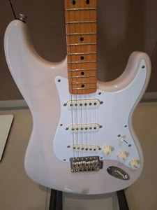 SQUIRE BY FENDER REISSUE 1950 GUITAR LIKE NEW UNPLAYED - Picture 1 of 6