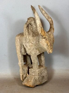 241245 - AloAlo Zebu Kopf Skulptur, Fragment der Grabstele von Mahafaly - Bild 1 von 9