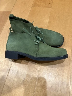 Diba Suede Booties boots Chukkas olive green sz 8.5 - Image 1 of 4