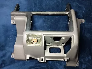 89-95 TOYOTA PICKUP TRUCK 4RUNNER LOWER CENTER DASH RADIO SURROUND BEZEL GRAY - Foto 1 di 12