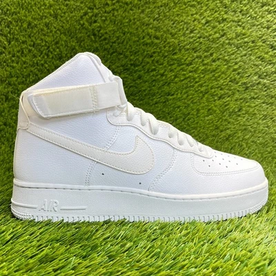 Scarpe sneakers Nike Air Force 1 '07 alte da uomo taglia 10,5 bianche sportive in pelle - Immagine 1 di 4