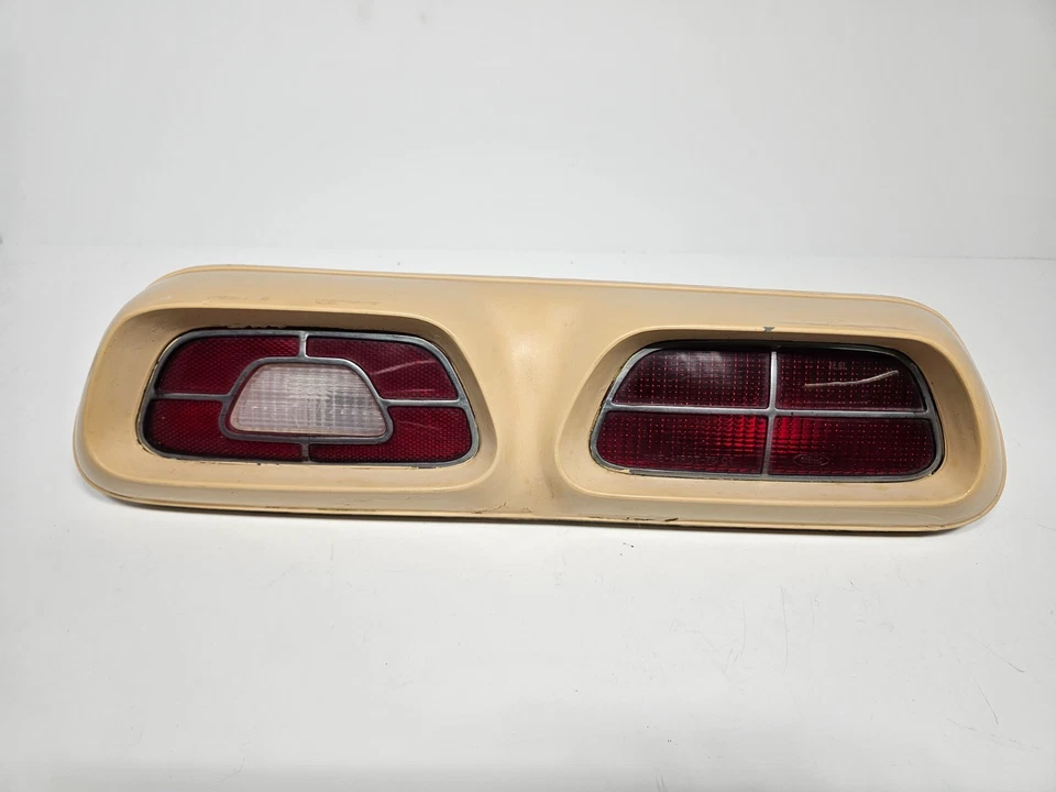 Conjunto de luces traseras laterales para pasajero derecho Mercury Comet 1970-1977 color tostado D0GB13440-F Foto 1 de 4