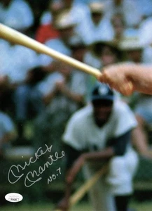 Mickey Mantle Signed Autographed Book Photograph Yankees "No. 7" JSA YY54285 - Picture 1 of 2