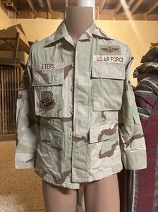 Abrigo de Combate Camuflaje Desierto de la USAF XS, Camisa Corta Botón Parches Delanteros 3 Ct - Imagen 1 de 5