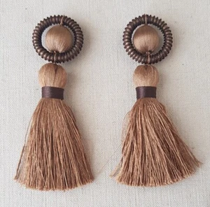 PASSEMENTERIE HOULES 1 PAIRE POMPONS FRANGE BOULE  COULEUR MARRON  REF 161PPBM - Foto 1 di 1