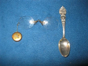 OES cucchiaio argento sterling e catena retrattile pinback porta occhiali + occhiali - Foto 1 di 12