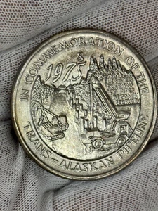 1975 ALASKA Mint Trans-Alaskan Pipeline 1oz 999 Fine Silver Art Bar Round - Bild 1 von 2