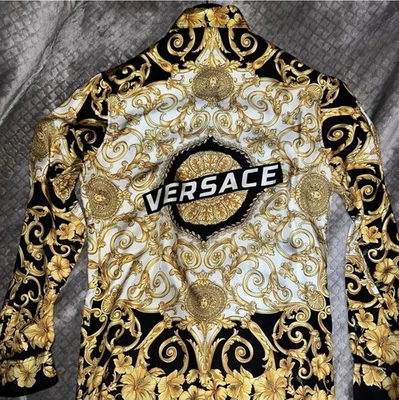 Camisa Versace Gold Hibiscus Silk para hombre, de la colección Gianni Versace 2019. Foto 1 de 3