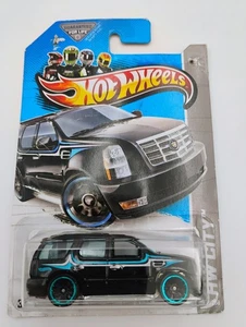 1/64 HOT WHEELS: '07 CADILLAC ESCALADE - 2013 HW CITY SERIES - BLACK - Picture 1 of 3