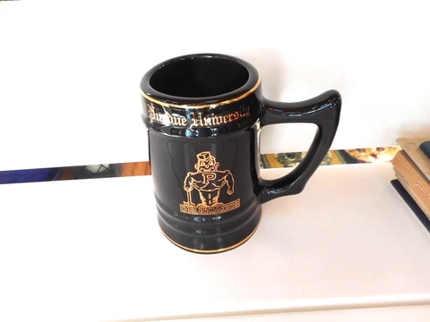Vtg PURDUE UNIVERSITY BOILERMAKER 5" Drinking Beer MUG Black w / Gold UNUSED Cover