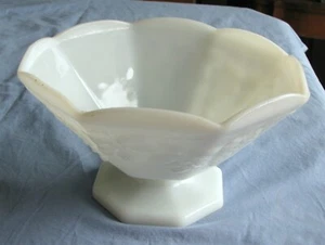 Vintage Anchor Hocking Milk Glass Bowl Grape & Vine Pattern Pedestal Fruit EUC - Picture 1 of 11