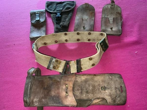 Militaria : 5 étuis pour matériel militaire et un ceinturon - Picture 1 of 7