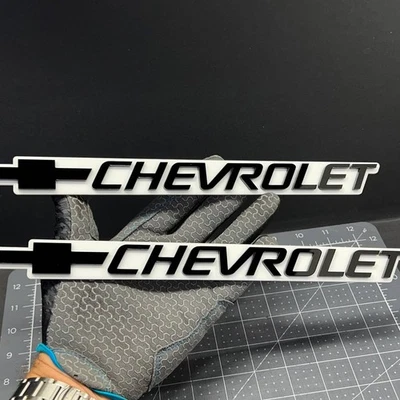 Insignia emblema Chevrolet 2 piezas - calcomanías 3D blancas y negras para guardabarros y maletero de auto Foto 1 de 4