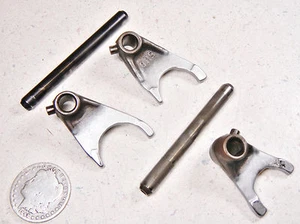 82 YAMAHA XT200 SHIFT FORKS ASY - Picture 1 of 6