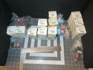 Allen Bradley Interruptores, pulsadores, lentes, bloques de contacto E-Stop y accesorios - Imagen 1 de 177