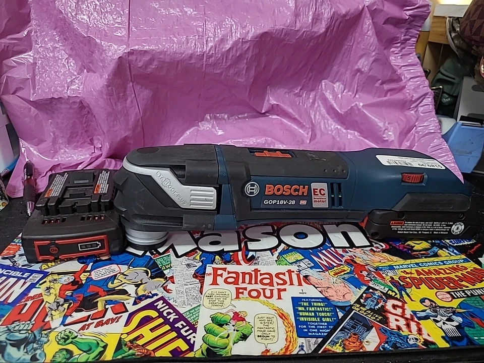 Multiherramienta oscilante Bosch GOP18V-28 18V EC con cargador StarlockPlus con 2 baterías Foto 1 de 4