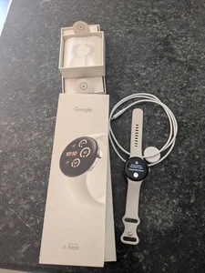 Google Pixel Watch 3 41mm srebrny aluminium / porcelana aktywny pasek GPS doskonały - Zdjęcie 1 z 6