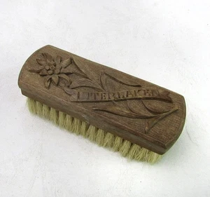Vintage handgeschnitzte Holz Schuhputzbürste INTERLAKEN Schweizer Volkskunst - Bild 1 von 7