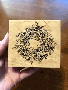 Sello de goma 1995 PSX K-1680 VINO Y ROSAS corona grande uvas flores cinta - Imagen 1 de 2