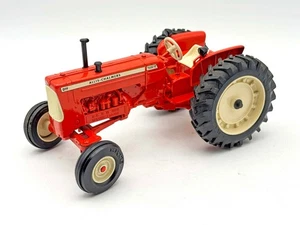 1/16th Allis Chalmers D-19 Tractor - Picture 1 of 2
