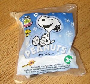 2008 Wendy's Snoopy Peanuts Kid's Meal Toy - Snoopy with Skiis