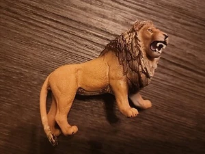 Schleich MALE LION Adult Roaring Animal Wildlife Figure 2014 Retired 14726 Brown - Picture 1 of 5
