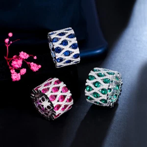 Anillo geométrico de circonita roja redonda enchapado en oro blanco superior para mujer alianza de boda - Imagen 1 de 14
