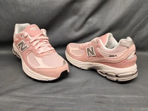 New Balance Girls 2002 Sneakers GC2002SK Pink White Size 7 DISPLAY MODEL! - Picture 1 of 13