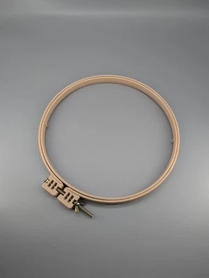 VINTAGE 10” DRITZ PLASTIC NO SLIP EMBROIDERY/ QUILTING HOOP! WING NUT EUC! - Image 1 of 3