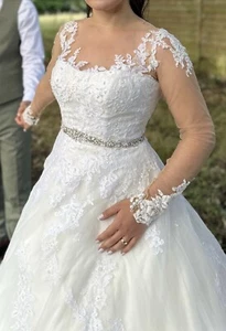 Wedding Dress Size 10-14 (Case + Waist Skirt + Dress Veil + Belt Included) - Picture 1 of 8