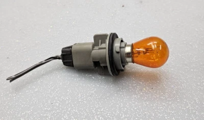 08-13 Nissan Rogue 99-04 Infiniti Turn Signal Light Bulb Socket Corner Flasher - Image 1 of 4