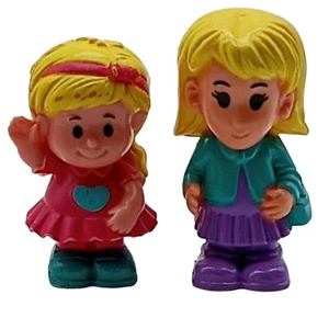 Keenway Vintage Puppenhaus Puppen Mini Figuren 2,5" Menge 2 Mutter Kind Kuchen Topper - Bild 1 von 7