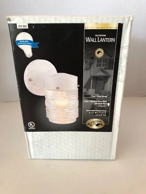 Lanterna de parede externa Hampton Bay abajur de vidro transparente - Imagem 1 de 4