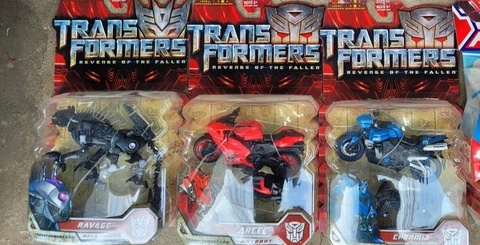 Hasbro Transformers Revenge of the Fallen Deluxe Ravage, Arcee and Chromia Cover