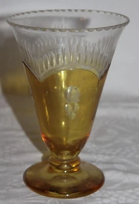 schöne alte gelbe Glas Vase - Blumen Schliff - Art Déco - Bild 1 von 4