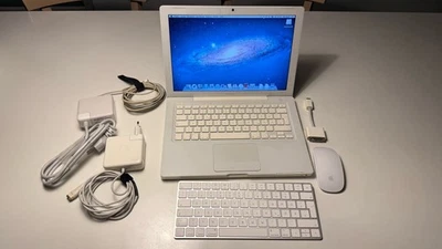Apple MacBook A1181 Weiß,  2,4GHZ , 4GB RAM, 120gb SSD Magic Mouse Und Keyboard - Bild 1 von 4