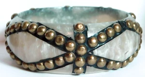 VINT translucent white marbled BRASS STUDDED WIDE BANGLE BRACELET - Picture 1 of 3