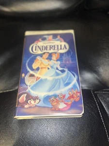 Disney Masterpiece Collection Cinderella VHS Clam Shell - Picture 1 of 6