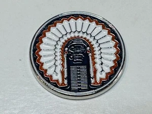 Spilla cappello bavero logo Illini combattimento Università dell'Illinois capo Illiniwek indiano - Foto 1 di 2
