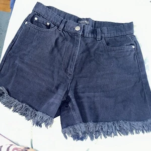 Ladies Weekend Vibes Size 12 Black Denim Shorts Pre Owned Fringed Legs - Picture 1 of 5